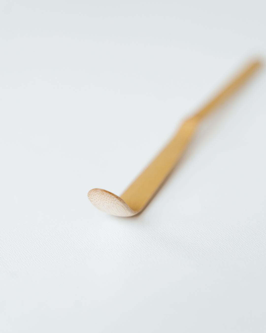 Takayama white bamboo scoop by Kubo